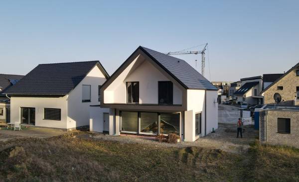 Putzfassade und Balkon an einem Einfamilienhaus in Oelde